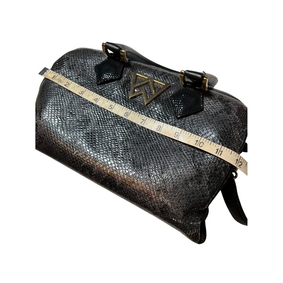 Kelly Wynne I Duffle Dare You Black Serpentine Leather Satchel Handbag Gold Logo - Picture 5 of 16